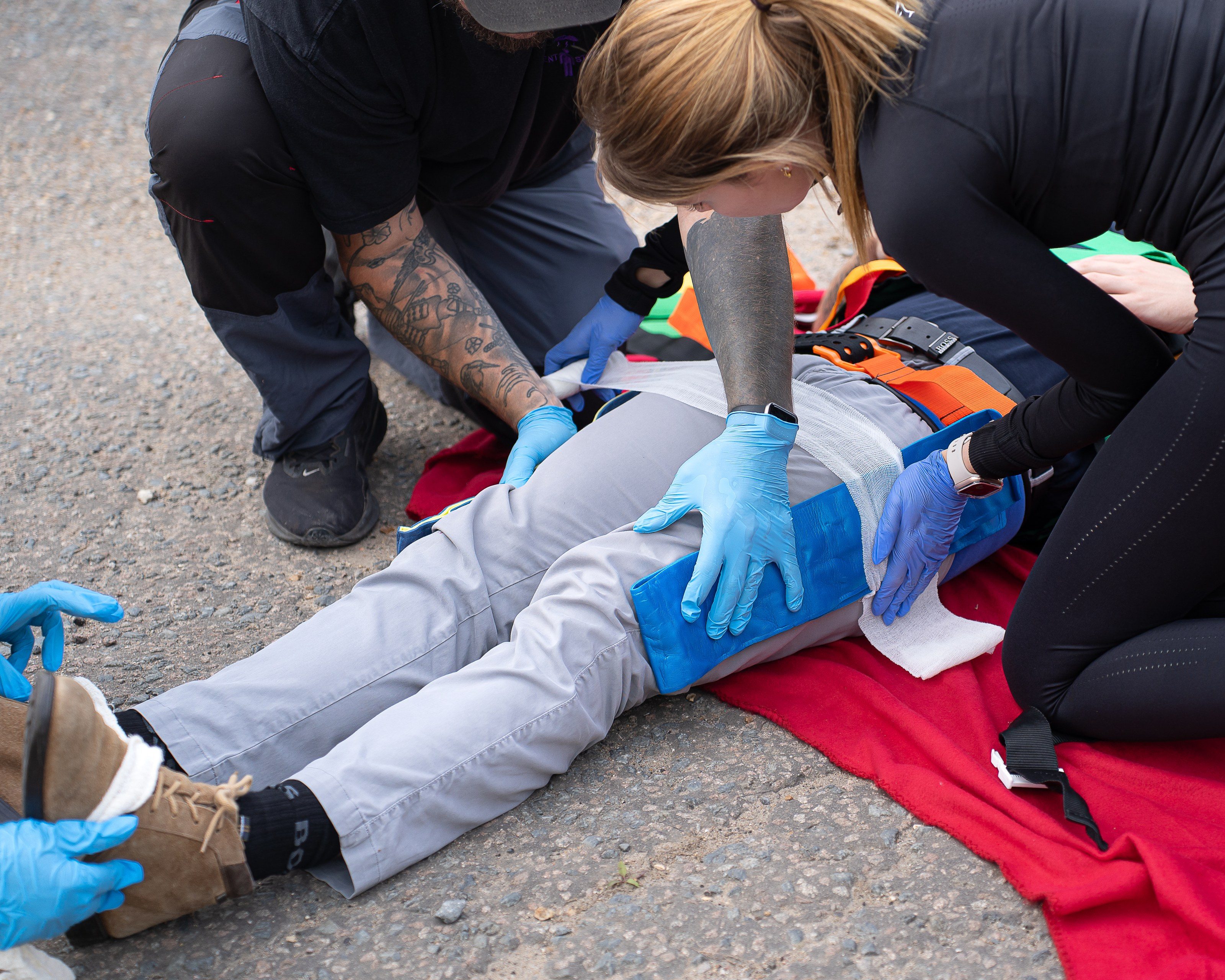 Trainees secure a leg splint on a casualty